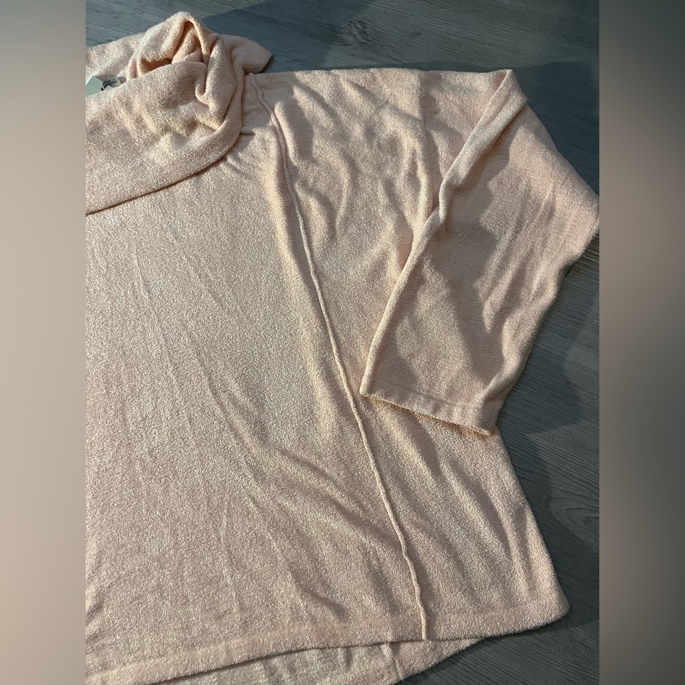 NWT Barefoot dreams ultra lite cowl neck mellow peach - Picture 3 of 7
